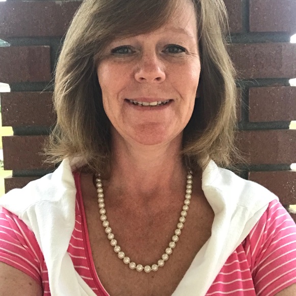 Meet your Posher, Andrea - Picture 2 of 6